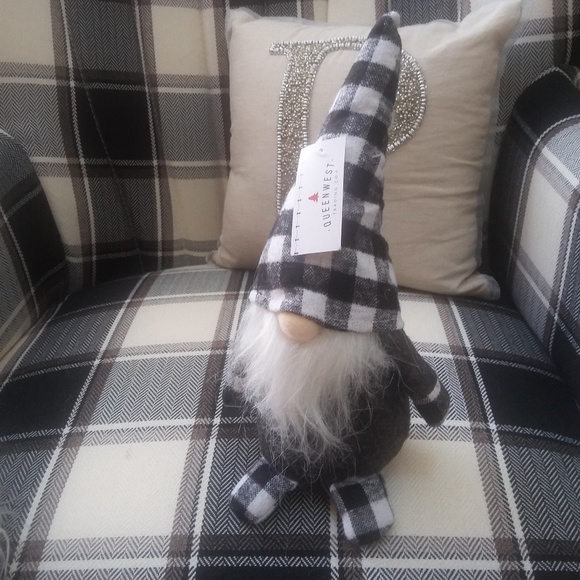 boutique Other - NWT! Mini LIL Farm HOUSE CHECK Adorable GNOME